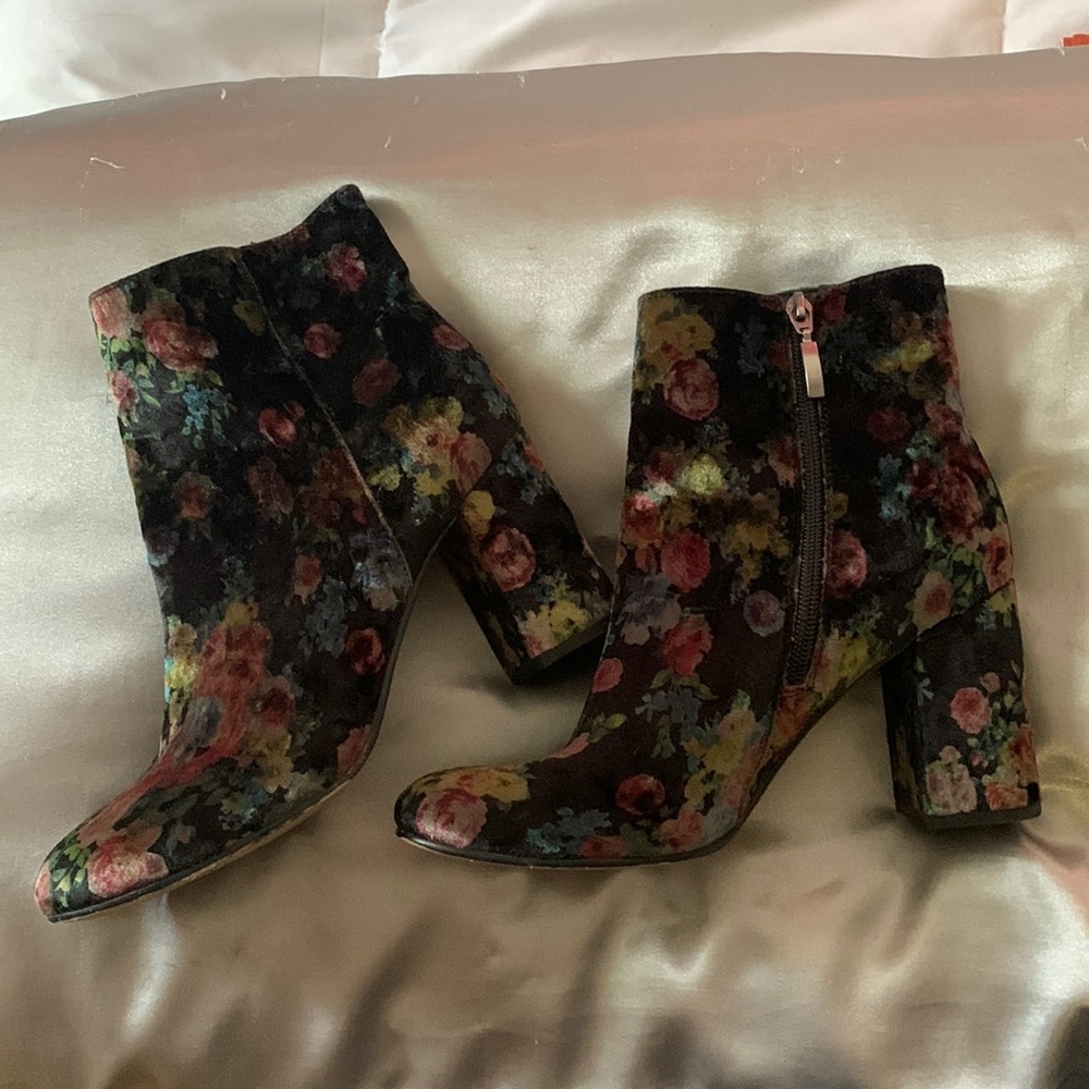 Flower Velvet Heeled Boots Size 9